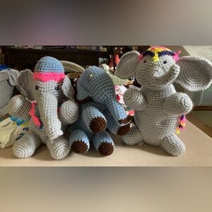 Estate auction,Handmade 3 Crocheted Elephants